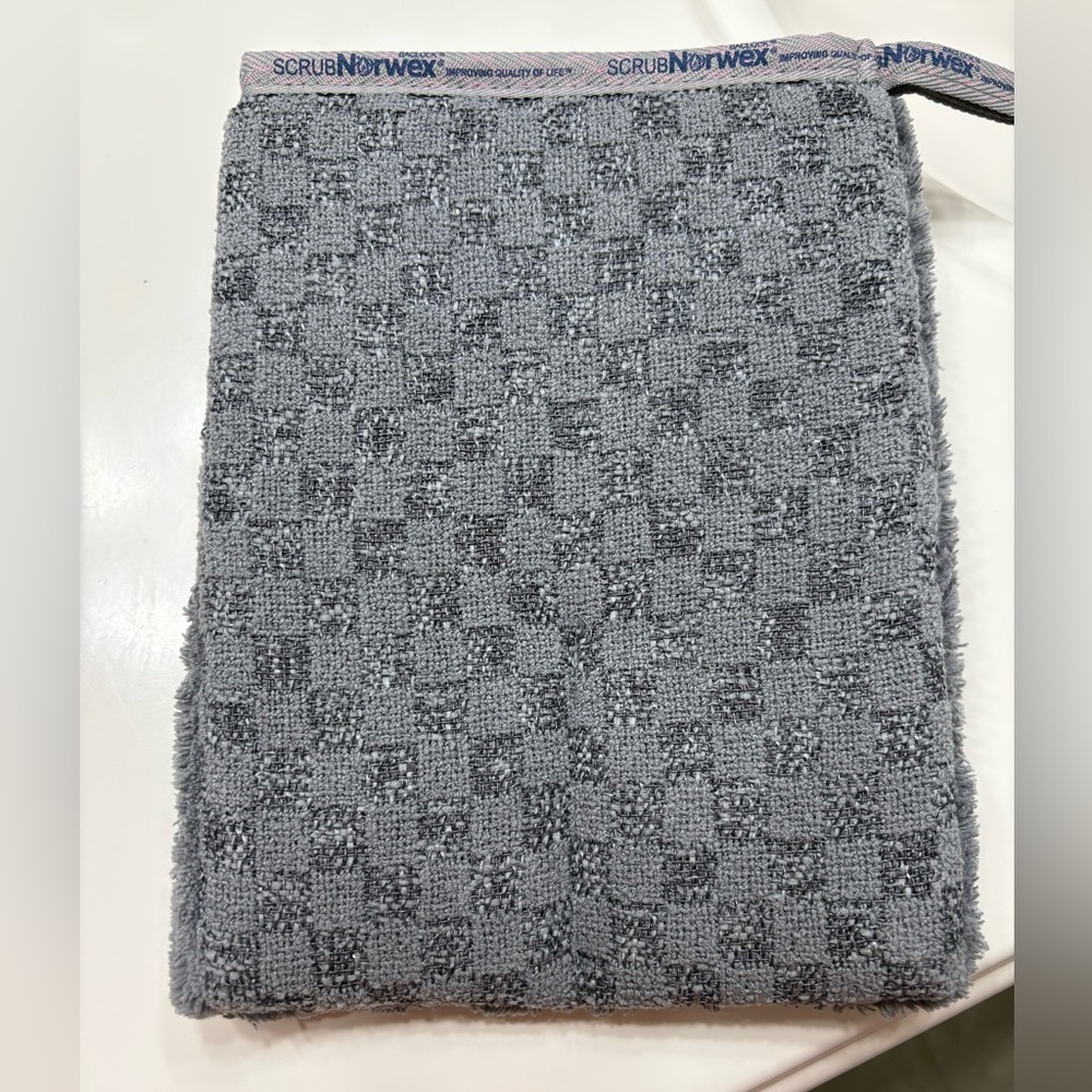 Brand new Norwex Bath Scrub Mitt